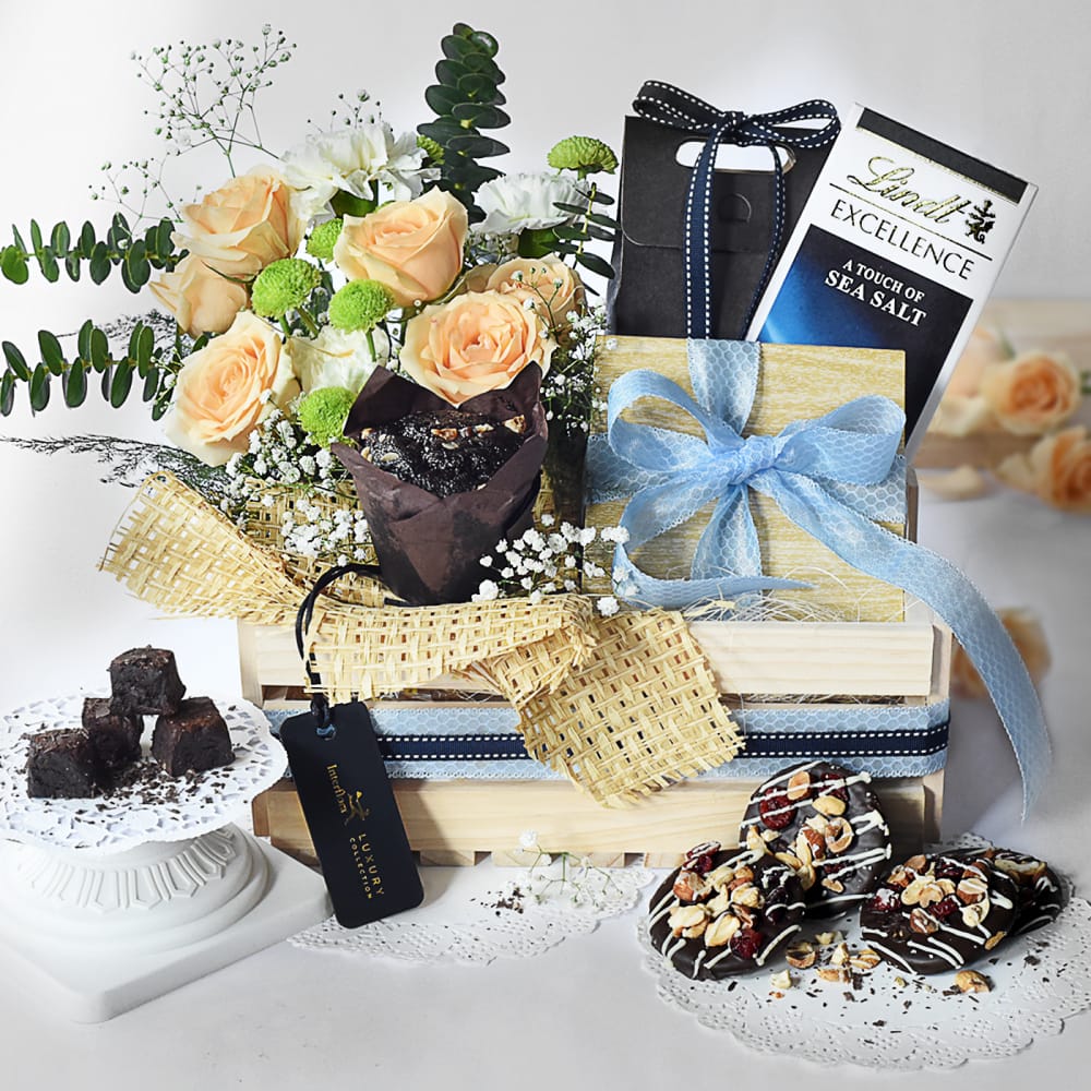 Flowers with Chocolates Hamper